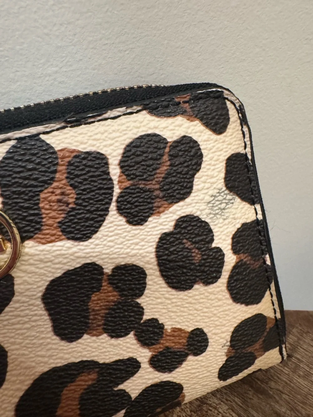 Tory Burch Robinson leopard print wallet - Picture 2 of 11